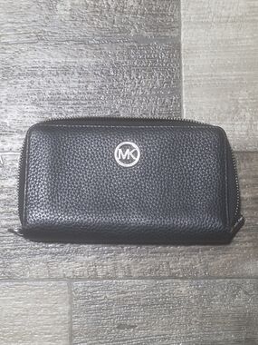 Michael Kors  Zip-Around Wallet
